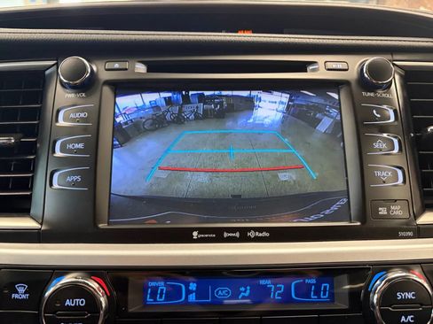 Used 2019 Toyota Highlander XLE AWD/4WD image 35
