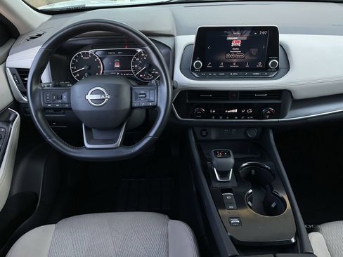 Used 2025 Nissan Rogue SV FWD image 10