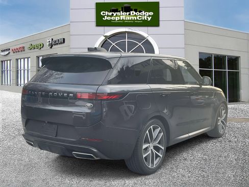 Used 2023 Land Rover Range Rover Sport SE image 6