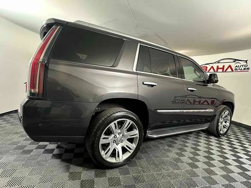 Used 2017 Cadillac Escalade Luxury AWD/4WD image 10