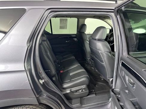 Used 2025 Honda Pilot Touring image 12