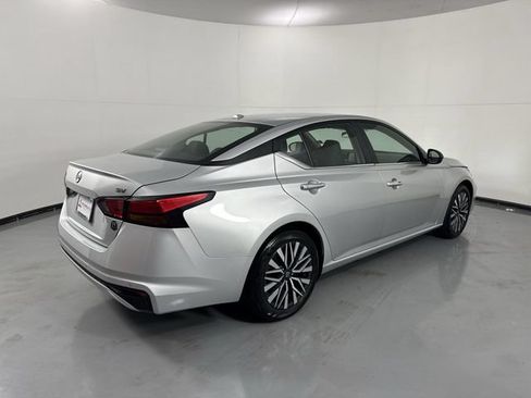 Used 2024 Nissan Altima 2.5 SV FWD image 34