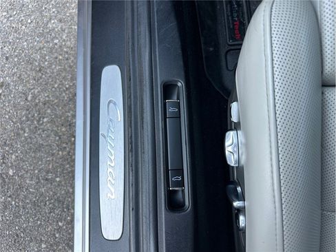 Used 2017 Porsche 718 Cayman RWD image 25