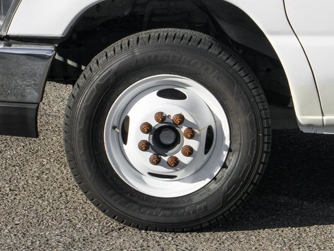 Used 2018 Ford E-350 and Econoline 350 Super Duty w/ Power Windows & Locks Group image 34