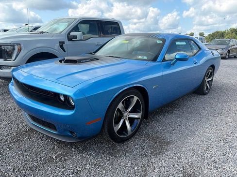 Used 2015 Dodge Challenger R/T RWD image 3