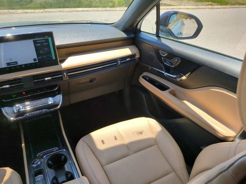 Used 2023 Lincoln Corsair Reserve w/ Equipment Group 201A AWD/4WD image 16