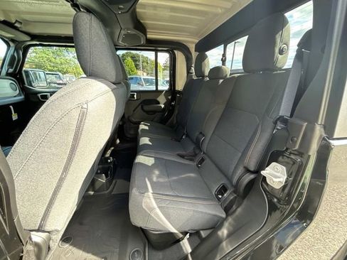 New 2025 Jeep Gladiator Sport image 5