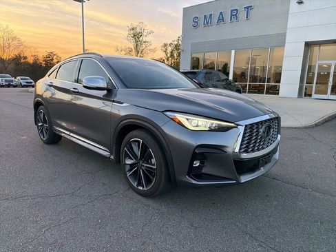 Used 2023 INFINITI QX55 Essential w/ Accent Package image 2