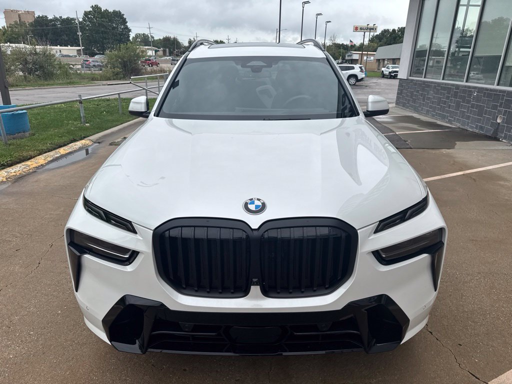 Used 2026 BMW X7 xDrive40i w/ Executive Package AWD/4WD image 2