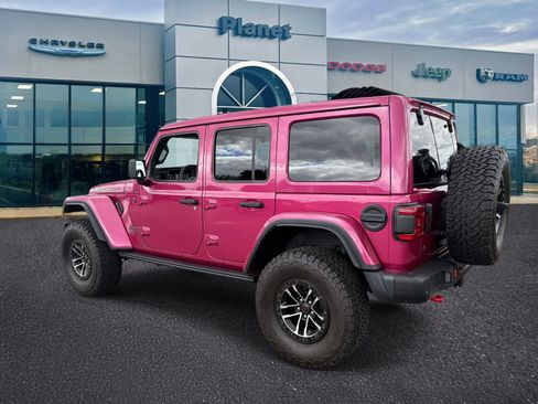 Used 2024 Jeep Wrangler Unlimited Rubicon AWD/4WD image 3