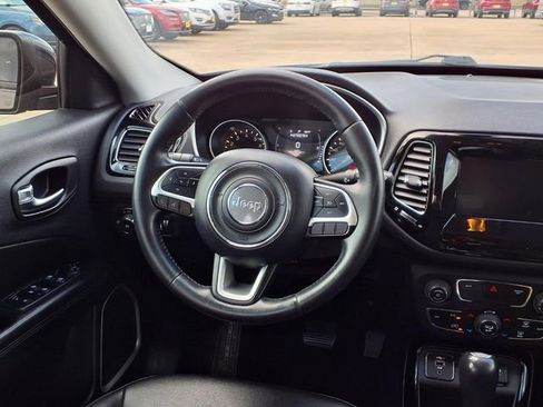 Used 2019 Jeep Compass Latitude FWD image 7