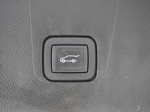 Used 2023 Chevrolet Traverse LT w/ LPO, Cargo Package AWD/4WD image 29