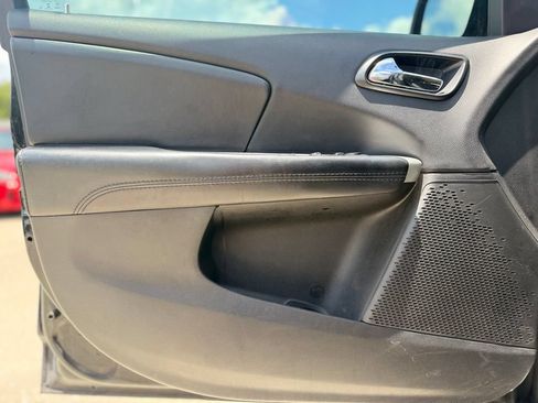 Used 2018 Dodge Journey SE w/ Blacktop Package FWD image 12