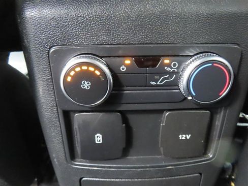 Used 2022 Ford Explorer XLT w/ Equipment Group 202A AWD/4WD image 32