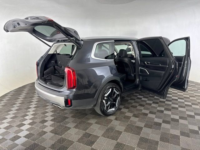 Certified 2025 Kia Telluride S FWD image 16