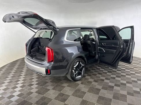 Certified 2025 Kia Telluride S FWD image 16