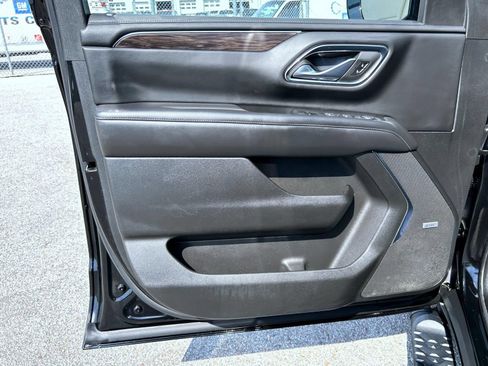 Used 2021 Chevrolet Suburban Z71 w/ Rear Media and Nav Package AWD/4WD image 10