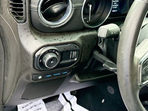 Used 2023 Jeep Wrangler Unlimited Sahara w/ Safety Group AWD/4WD image 11