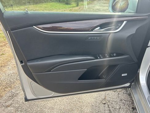 Used 2013 Cadillac XTS Luxury w/ Driver Awareness Package image 7