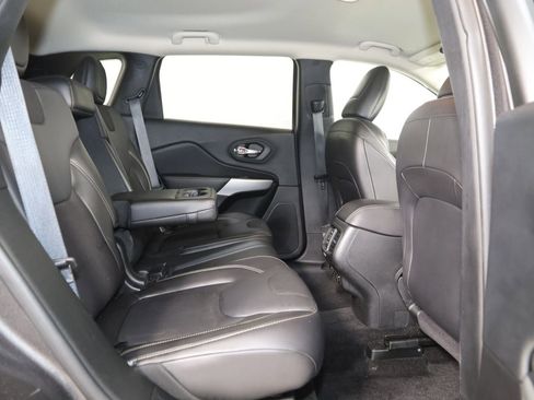 Used 2018 Jeep Cherokee Latitude Plus w/ Cold Weather Group image 12