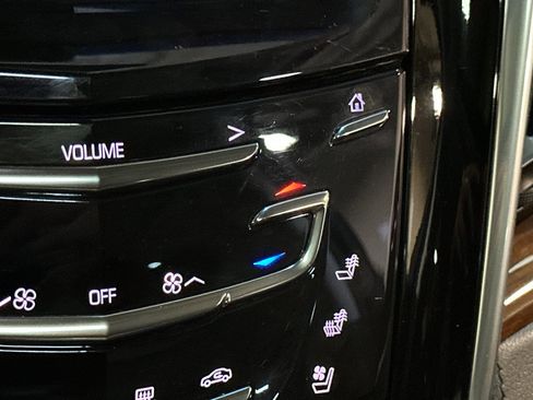 Used 2018 Cadillac Escalade ESV Luxury image 31