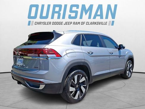 Used 2025 Volkswagen Atlas Cross Sport SE AWD/4WD image 6