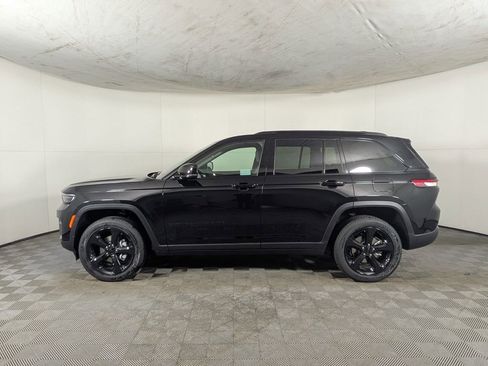 New 2025 Jeep Grand Cherokee Altitude image 4