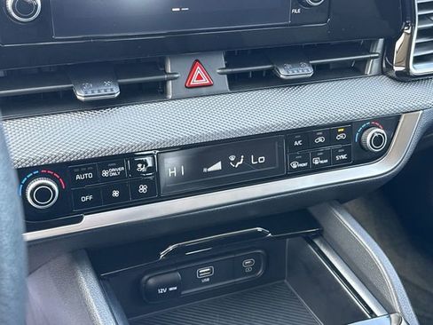 Used 2025 Kia Sportage LX image 23