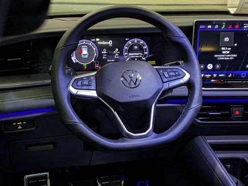 New 2026 Volkswagen Tiguan SE R-Line image 14