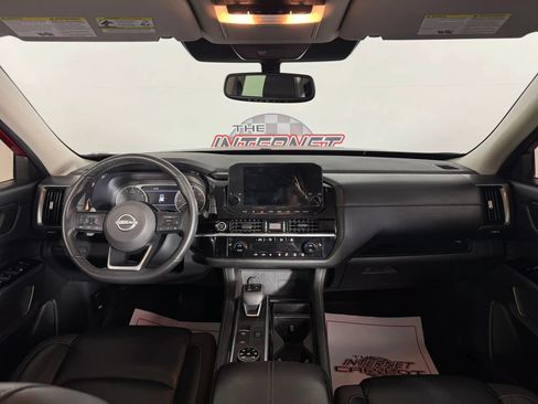 Used 2022 Nissan Pathfinder SL AWD/4WD image 11