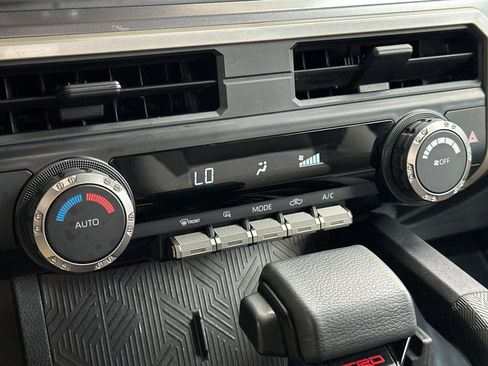 Used 2025 Toyota Tacoma TRD Off-Road AWD/4WD image 17