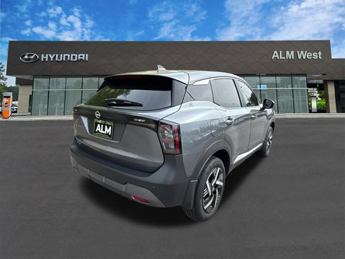 Used 2025 Nissan Kicks SV FWD image 5