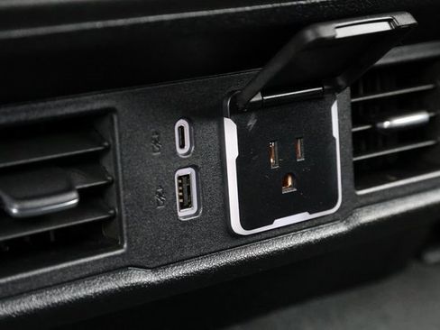 Used 2025 Chevrolet Silverado 2500 LT image 21