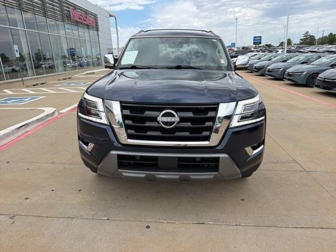 Used 2022 Nissan Armada Platinum w/ Captain's Chairs Package RWD image 8