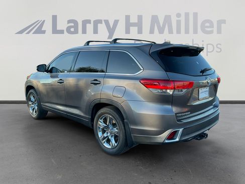 Used 2019 Toyota Highlander Limited Platinum image 3