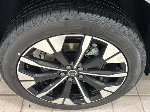 New 2026 Volvo XC60 T8 Plus w/ Protection Package Premier image 31