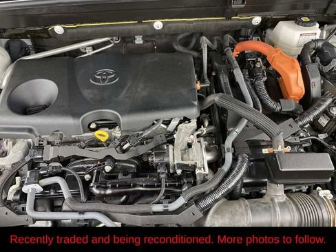 Used 2021 Toyota Venza LE AWD/4WD image 26