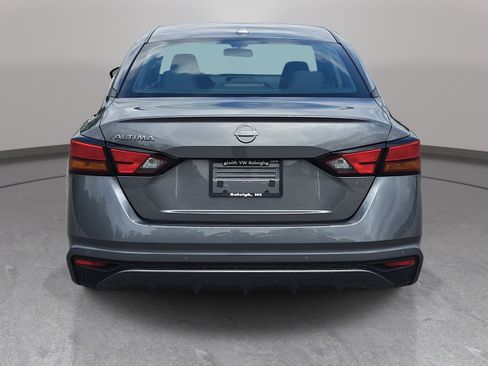 Used 2025 Nissan Altima 2.5 SV FWD image 6