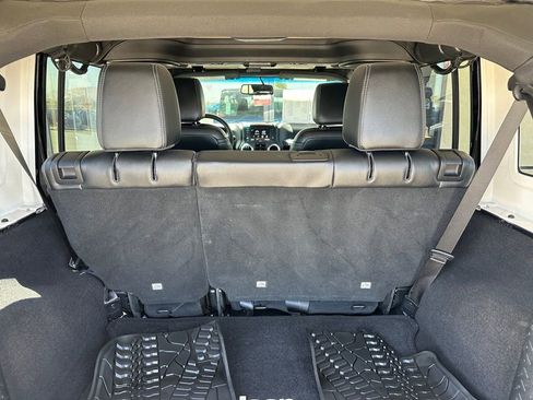 Used 2017 Jeep Wrangler Unlimited Rubicon w/ Cold Weather Group AWD/4WD image 27