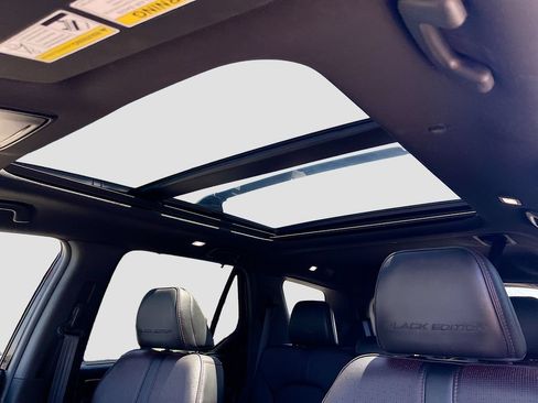 Used 2025 Honda Pilot Black Edition image 23
