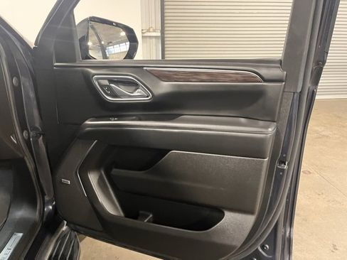 Used 2023 Chevrolet Suburban LT image 12