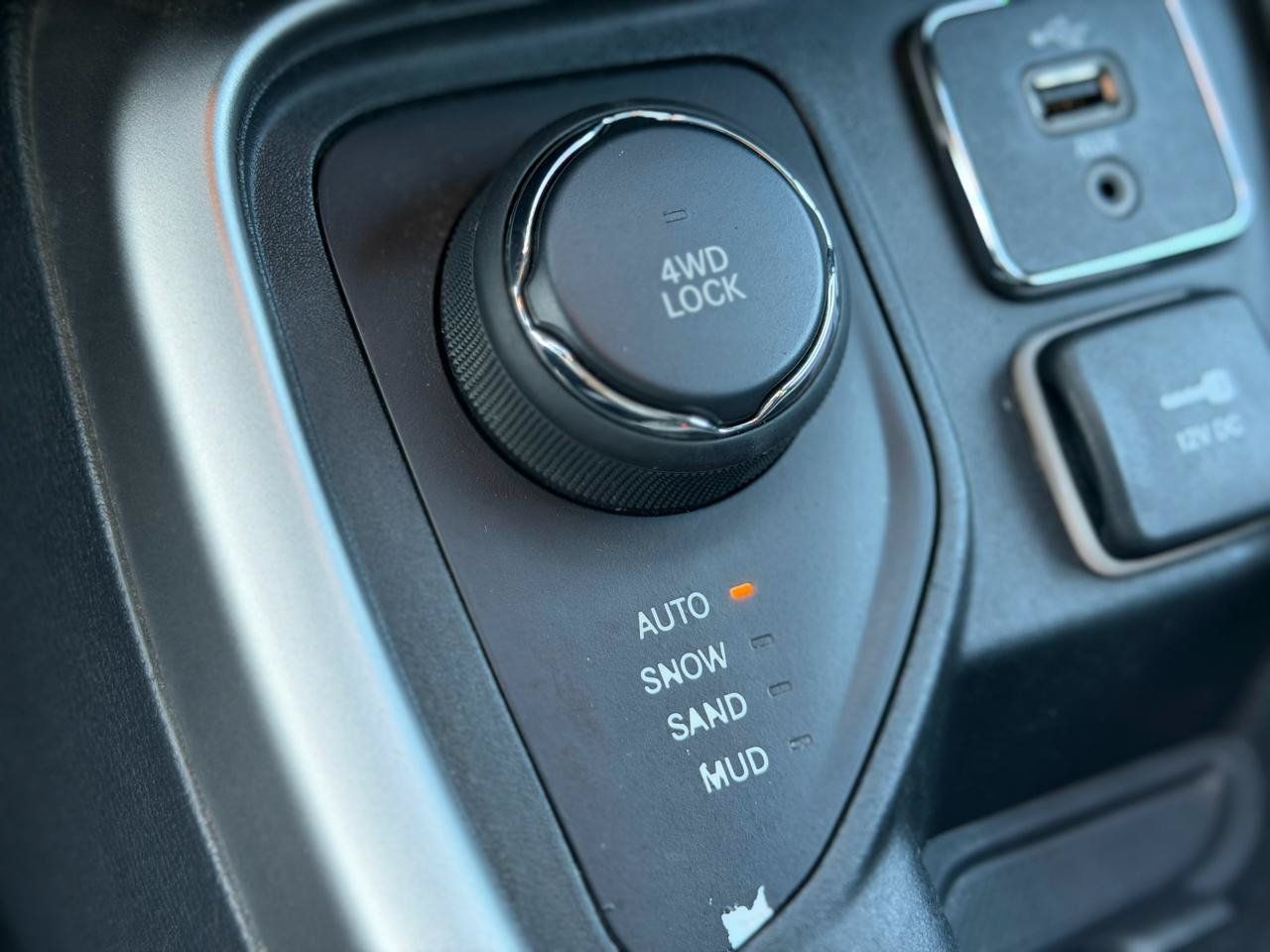 Used 2018 Jeep Compass Latitude w/ Popular Equipment Group AWD/4WD image 24