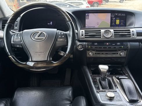 Used 2013 Lexus LS 460 L w/ Preferred Accessory Package RWD image 4