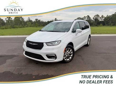 Used 2022 Chrysler Pacifica Touring-L AWD/4WD image 1