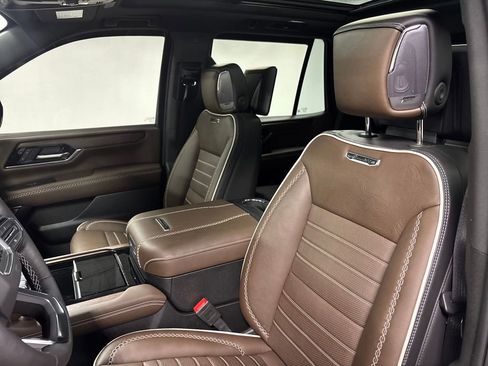 Certified 2025 GMC Yukon Denali Ultimate w/ LPO, Floor Liner Package image 26