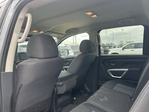 Used 2023 Nissan Titan SV image 7
