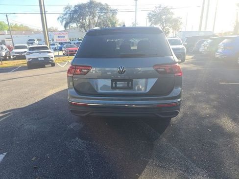 Used 2022 Volkswagen Tiguan SE image 6