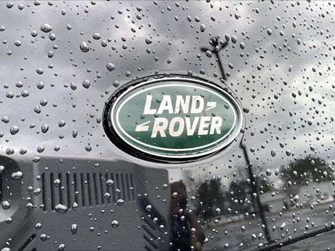 Used 2024 Land Rover Defender 110 S image 31
