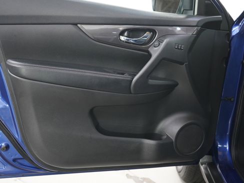 Used 2019 Nissan Rogue SV w/ Premium Package AWD/4WD image 19