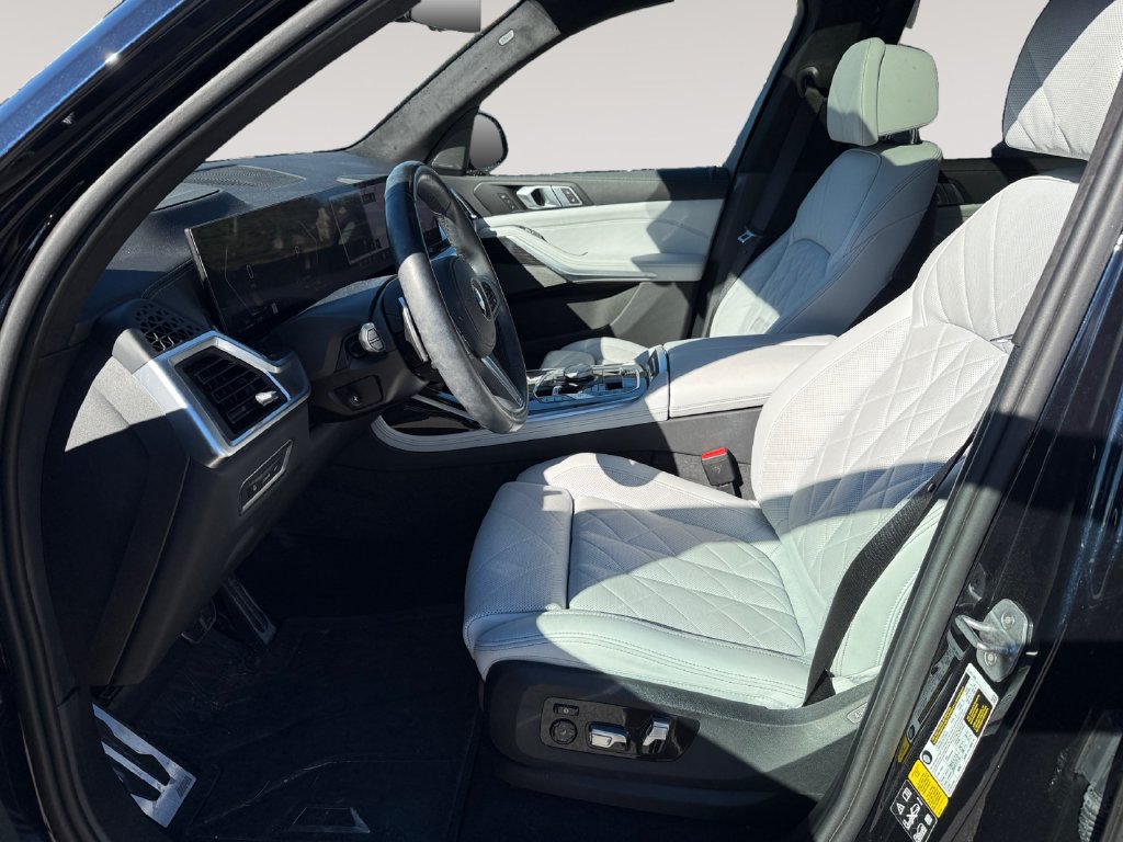 Certified 2024 BMW X7 xDrive40i w/ M Sport Package AWD/4WD image 2